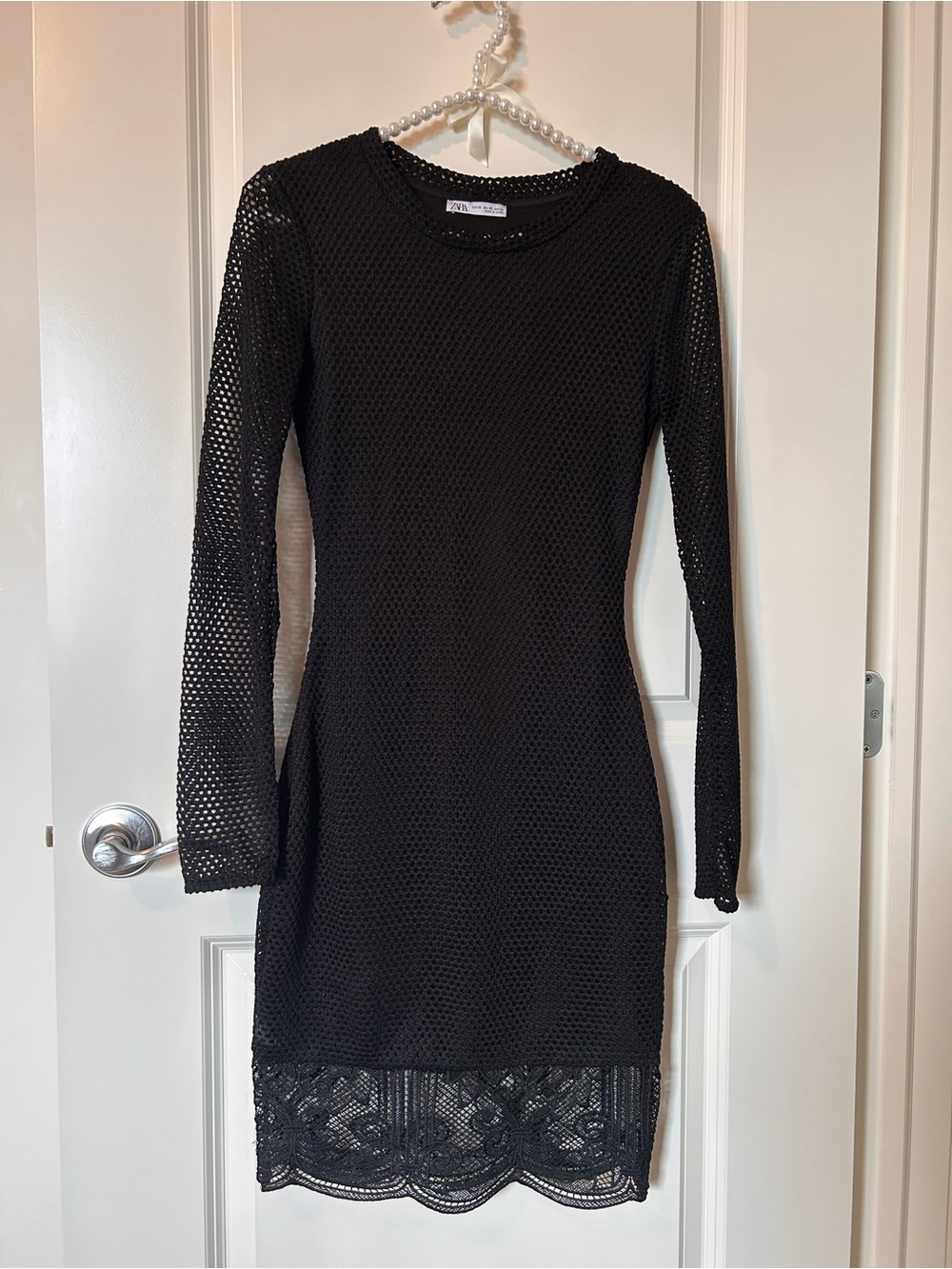 Zara Black Long-Sleeve Dress with Guipure Lace Hem - XS
(Never worn)
